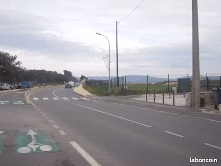 place de parking entre port et aeroport