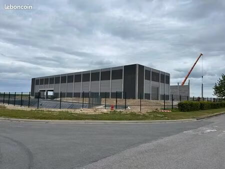 local d'activité 8 400 m²