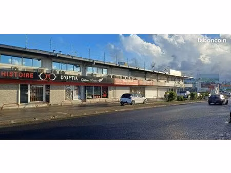 local 102300 m² les abymes