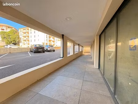 local commercial 84 m² bastia