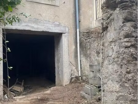 maison de village r+2 en pierres avec cour intérieure