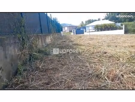 terrain 819 m² lamentin