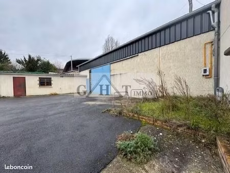 local industriel 325 m²