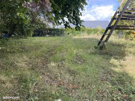 larcay. terrain à bâtir d'une surface totale de 1527m² dont 611m² en zone ub