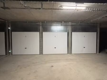 3 box fermés sans commission agence