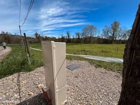 terrain constructible - viabilisé - 1900m2 - commune de montrozier