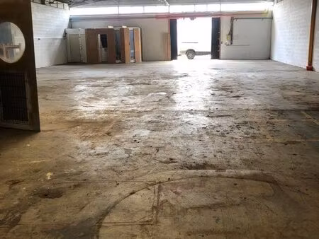 local activité /entrepôt ￼