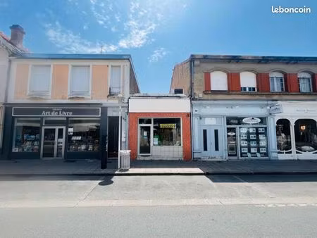 location boutique   bureau   commerce   local commercial bd de la plage arcachon