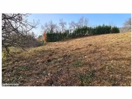 terrain constructible à charmes sur rhône 906 m²