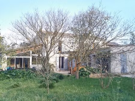 mas en pierres sur terrain 6.633 m² avec dépendance aménagée