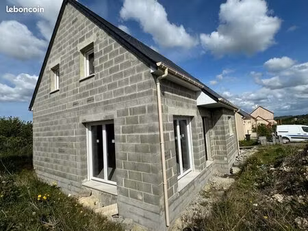 maison à étage hors d'eau/hors d'air avec garage accolé