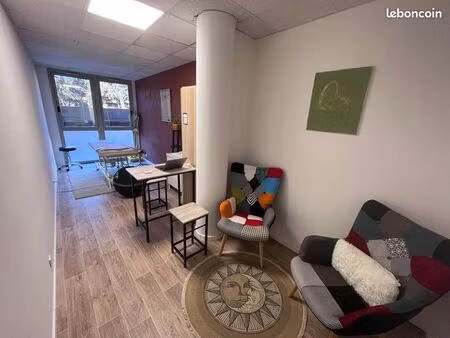 cabinet paramédical à partager - uzès centre (place des cordeliers)