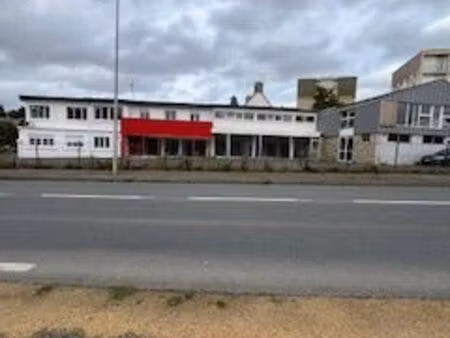 local commerce / entrepôt 400 m2 ... axe tres passant