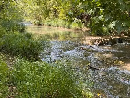terrain en bord de rivière