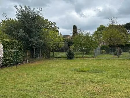 terrain constructible de 290m² fonbeauzard