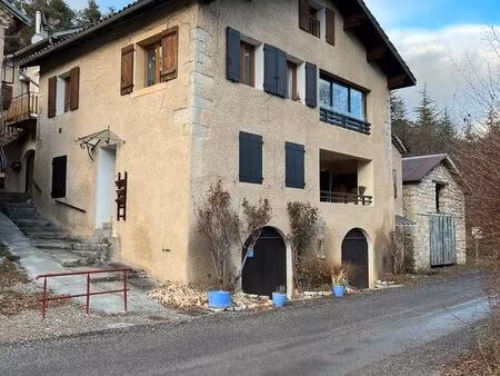 t5 duplex 105m2- vue dégagée - garage + stationnement + jardin