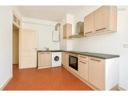 superbe 2 p a renover de 45 m2 avec 2 belles pièces ( 2 chambres ou chambre + salon )   cu