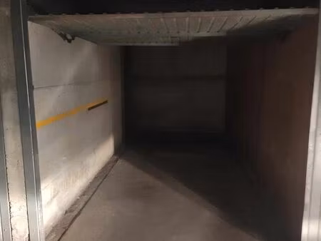 box sécurisé a côté de la gare rer c et d