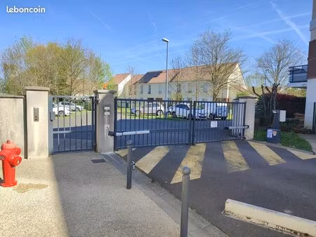 parking sécurisé par portail télécommandé