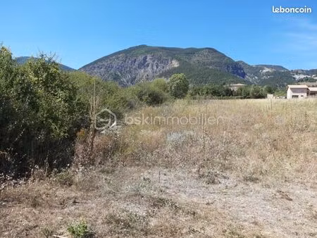 terrain 1 430 m² theus