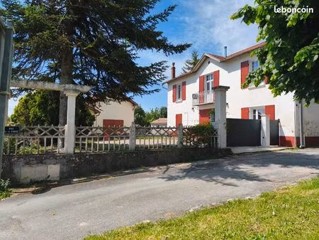 ? à vendre – belle maison année 30-40 - rénovée  terrain clos  garages