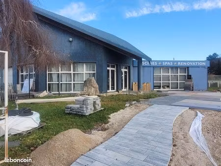 local commercial axe très passant