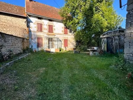 authentique maison de village avec jardin  dépendances et fort potentiel - saint-amand (le