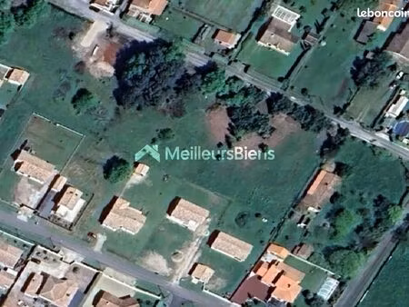 terrain 1 210 m² talais