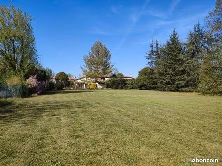 terrain 2 550 m² saint seurin de cursac