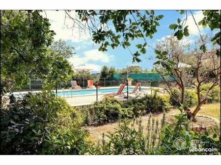 ? propriété de 4 gîtes avec piscine