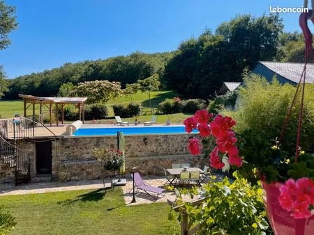maison de caractère avec grande piscine  jardin paysager et dépendances