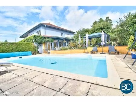 villa 9 pièces 161 m²