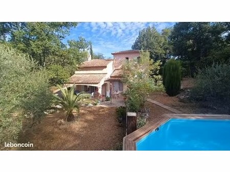 villa traditionnelle-piscine-garage-calme absolu sans vis a vis