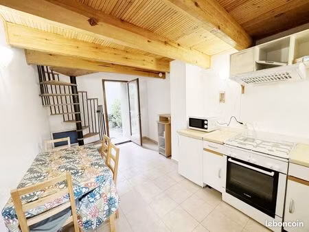 t1 avec petit espace extérieur et parking à casanova