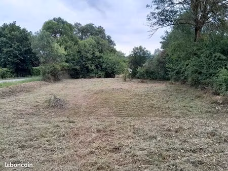 terrain 902 m² clermont saves