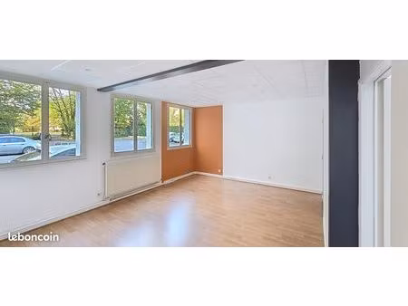? à louer – bureau 40 m² avec cuisine privative et vue sur parc – saint-cyr-sur-loire – au