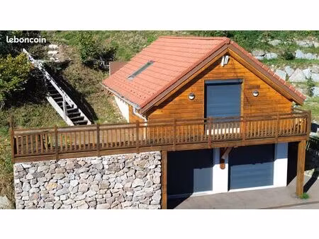 domaine composé de 2 chalets  exposé plein sud avec vue panoramique dégagée sur les montag