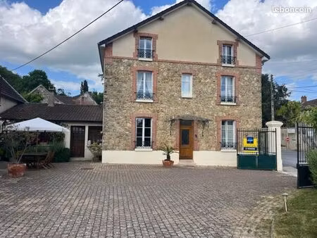 maison 8 pièces 205 m²