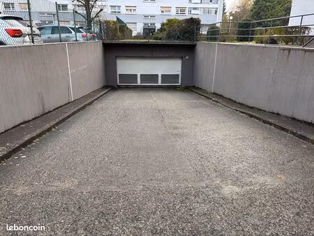 parking/box 1 pièce 15 m²