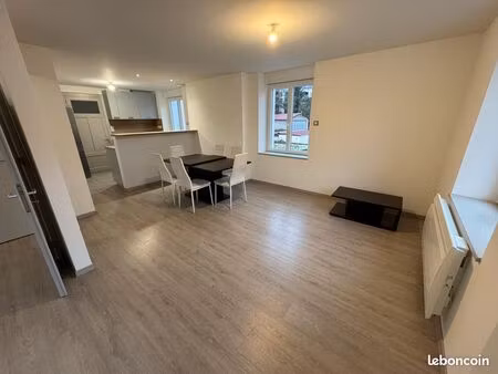 grand f4 – 98 m² rénové – 1er étage maison – centre-ville la bresse + parkings