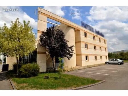 hôtel de 40 chambres en emplacement n°1