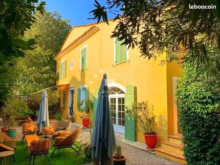 maison 8 pièces 211 m²