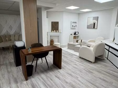 à louer – local commercial 62 m² –pont du las – renové à neuf