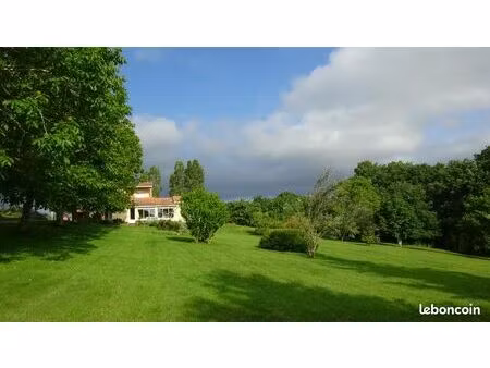 maison individuelle dans ecrin de verdure