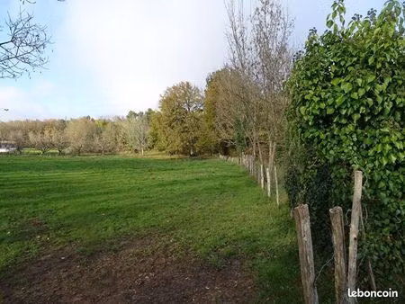 terrain 2 380 m² douzillac