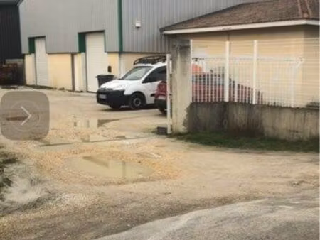 entrepôt plus bureau