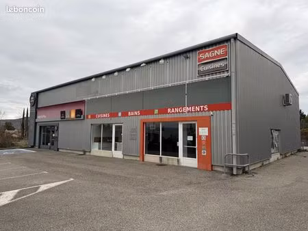 murs commerciaux 400 m² villeneuve-de-berg