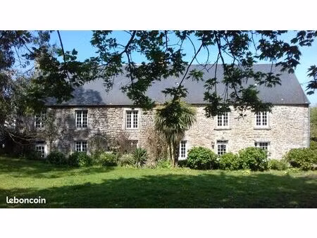 grande maison en pierres