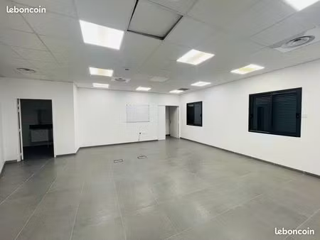 pechbonnieu – local rdc 65 m² à louer – 650 ht/mois (électricité + charges incluses)