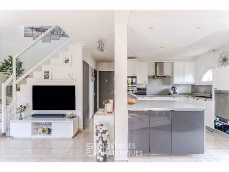 maison familiale avec véranda et piscine